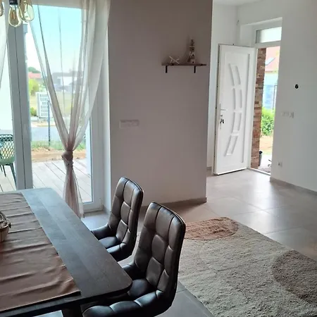 Mirtusz Apartmanhaz Prázdninový dům Balatongyörök